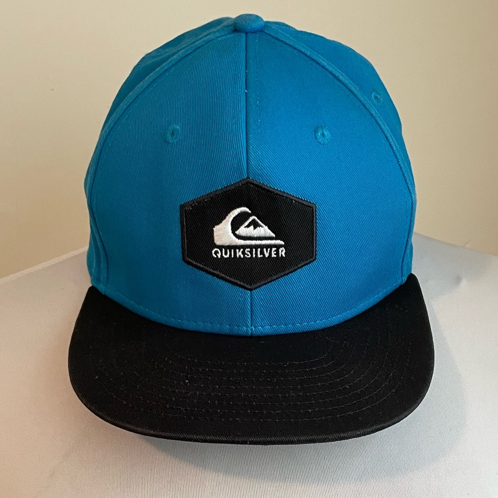Quiksilver Snapback Twill Baseball Cap Hat blue w/ white logo &  black brim.